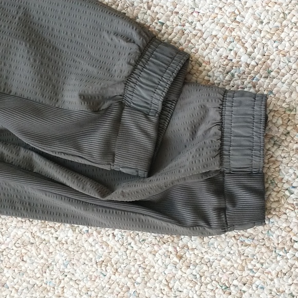 ATHLETA Textured Brooklyn Jogger Mountain Olive Size 10 - Picture 10 of 10
